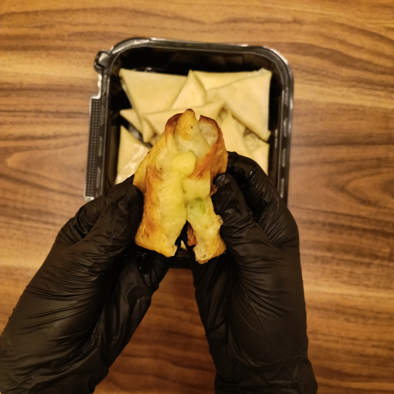 نص كيلو سمبوسك بسطرمة وجبنة